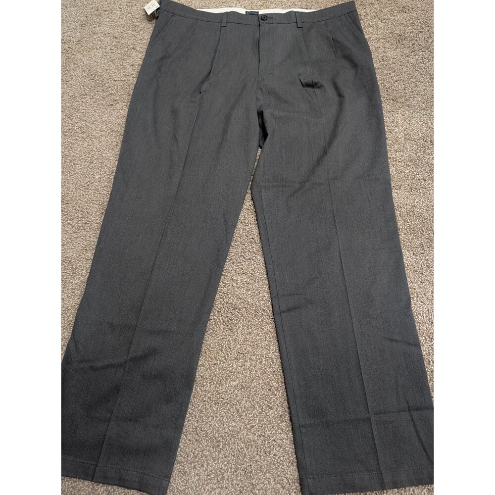 NWT Men’s Dockers Gray Easy Khaki Classic Fit Pleated 42x34 Stretch Comfort